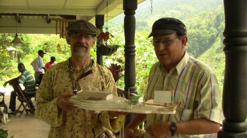 Carlos Arango 'El Pirata' y Jesus Leon, de la EcoAldea Villa Maga, Cali, Colombia