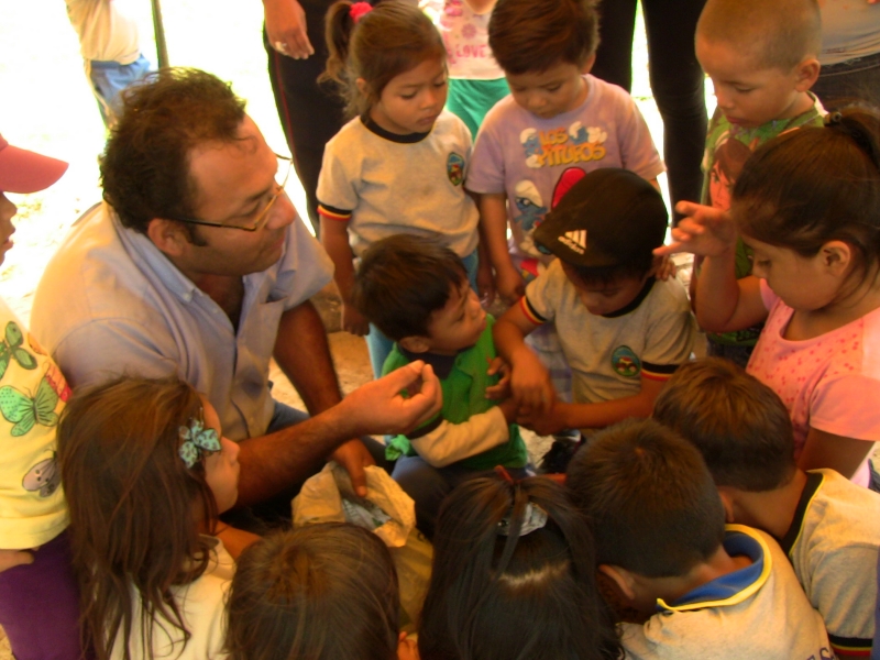 Pepe, de Ecocentro Eutopia em atividade com as crianças