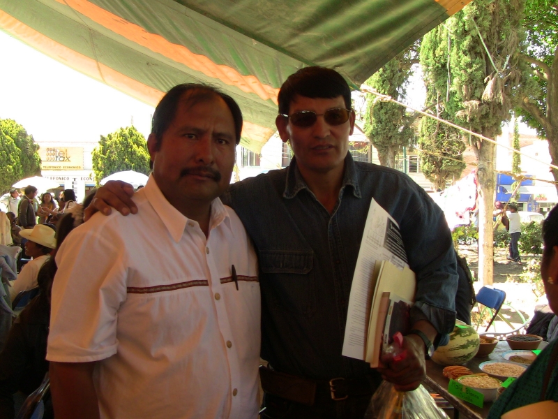 Jesús León (fundador do CEDICAM) com o agrônomo boliviano Walter Carvalho