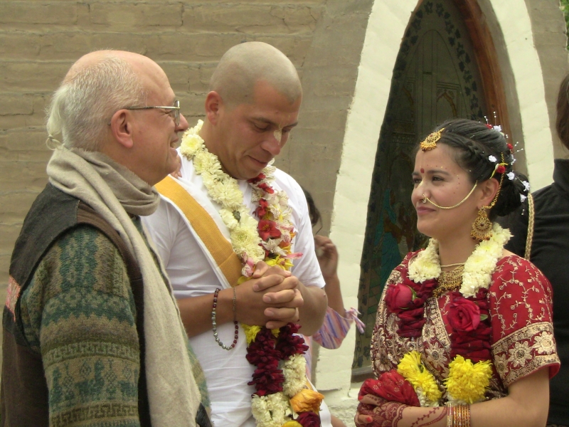 Casamento no Festival Hare Krishna Rasa Yatra