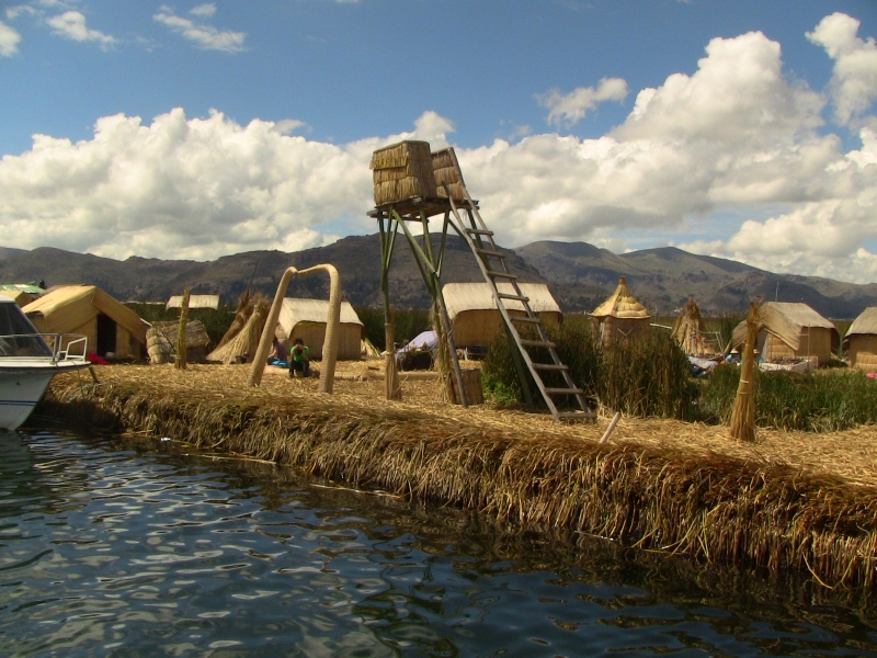 Uros, ilhas flutuantes do Lago Titicaca