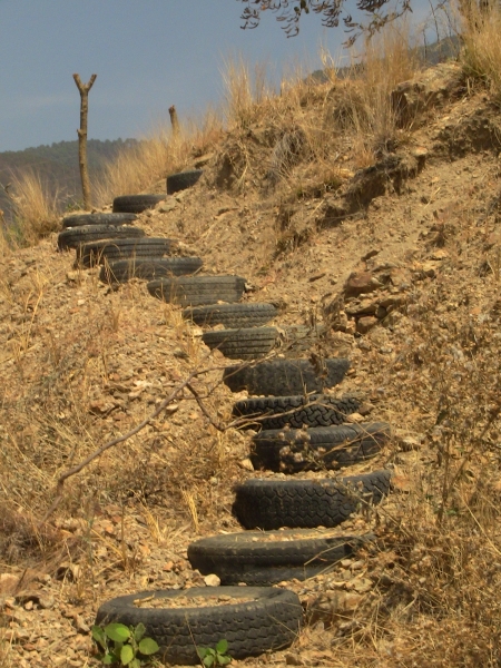 Escadaria feita de pneus